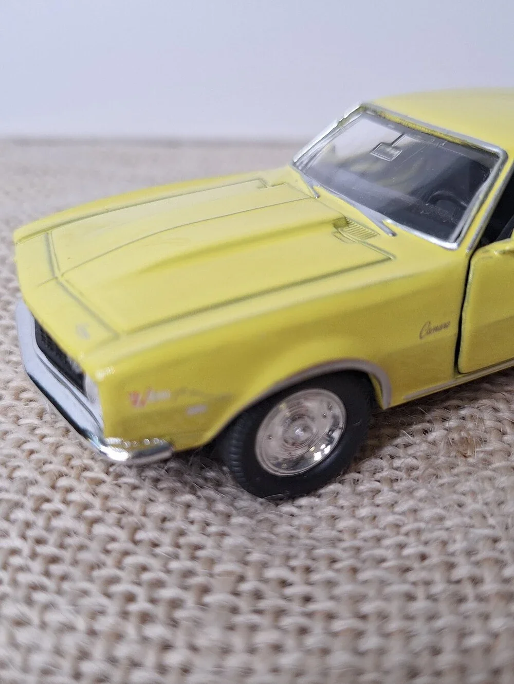 Lot Of 2 1968 Chevrolet Camaro Z28. Welly Die Cast Cars 1/36 Scale